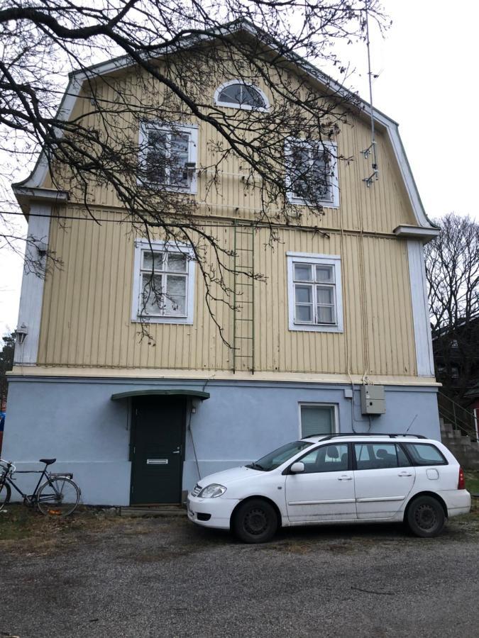 Puutaloyksioe 1 Km Turun Rautatieasemalta Lägenhet Åbo Exteriör bild